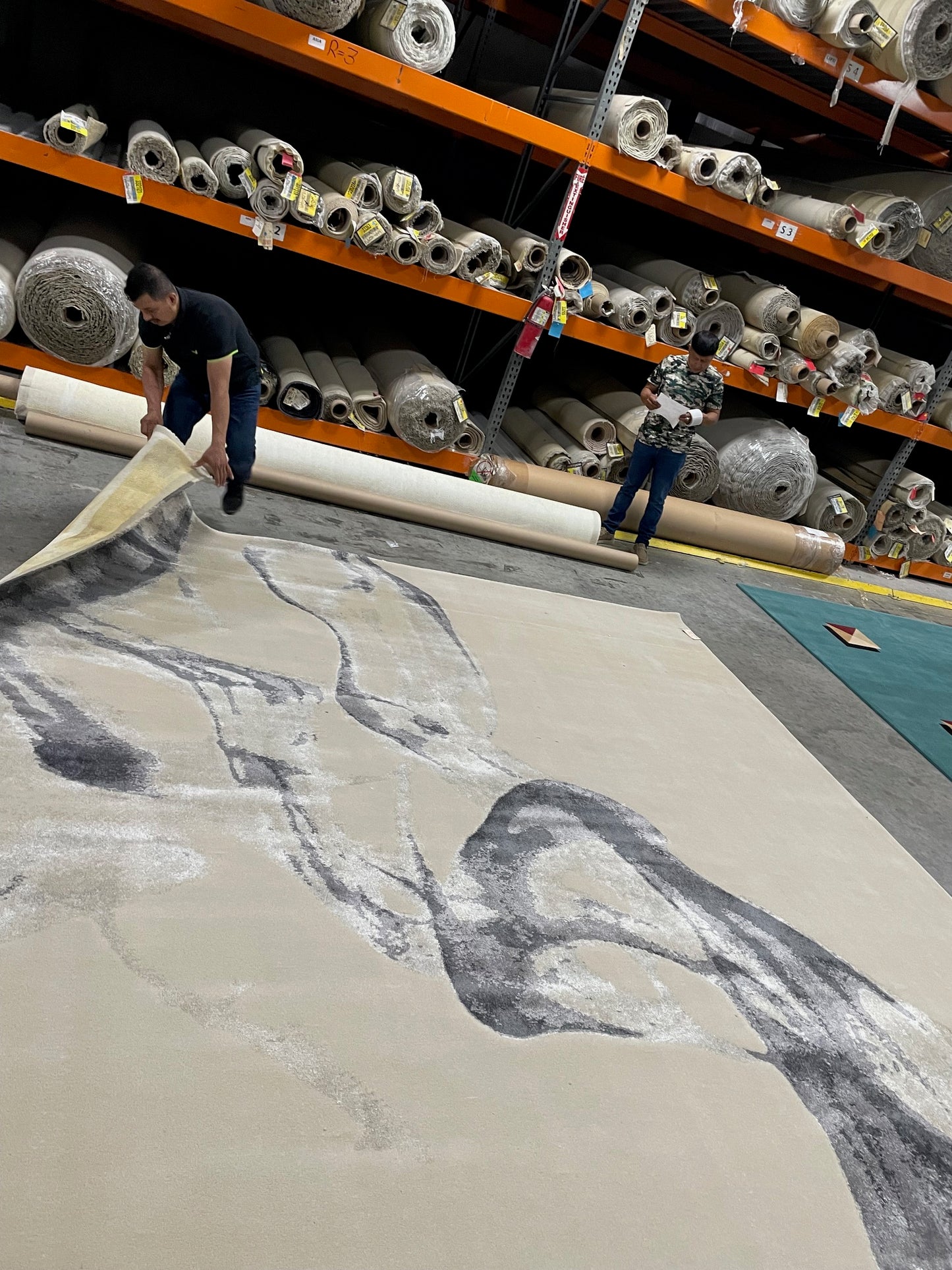 custom area rug 12'x14' in 100% New Zealand wool in greys